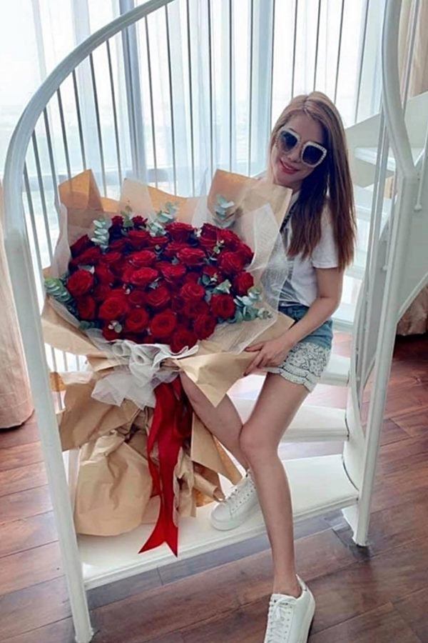 Trương Ngọc Ánh ở tuổi 43: Nhan sắc rực rỡ hơn gái tân, ở biệt thự thuộc hàng siêu khủng-5