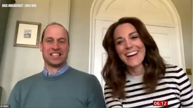 Trong khi Meghan đi phát thức ăn từ thiện, vợ chồng Công nương Kate chiếm sóng bằng cuộc phỏng vấn cởi mở, chia sẻ suy nghĩ về gia đình hoàng gia-2