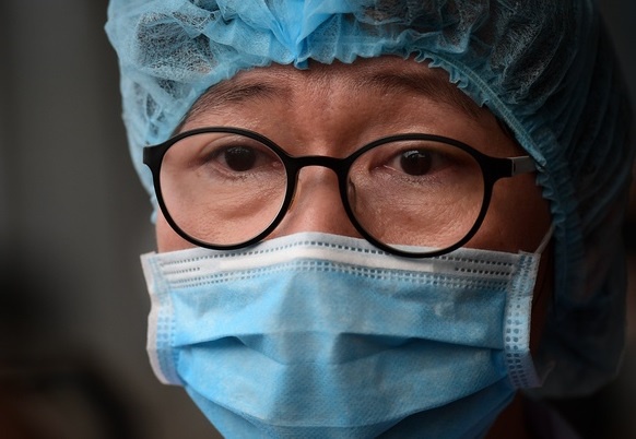 Hai tình huống đối lập bên trong nơi điều trị bệnh nhân mắc Covid-19-1