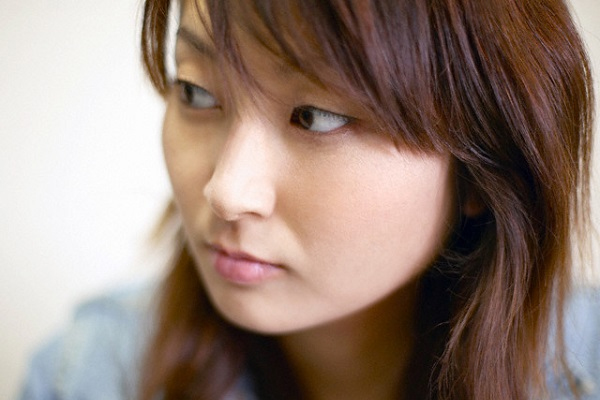 Đang ăn cơm thì một người đàn bà ăn mặc rách rưới kham khổ bước vào nhà rồi ôm chầm lấy chồng tôi, khiến tôi sửng sốt không hiểu chuyện gì nữa-2