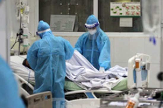 Thứ trưởng Y tế thông báo sức khỏe bệnh nhân COVID -19 là phi công người Anh