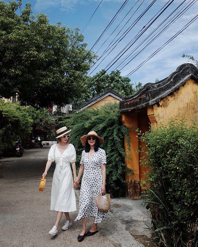 Mẹ nuôi của Chi Pu lộ mặt, U50 mà ăn diện trẻ trung như chị em với con gái-3