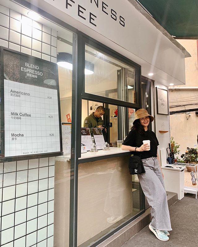 Mẹ nuôi của Chi Pu lộ mặt, U50 mà ăn diện trẻ trung như chị em với con gái-5