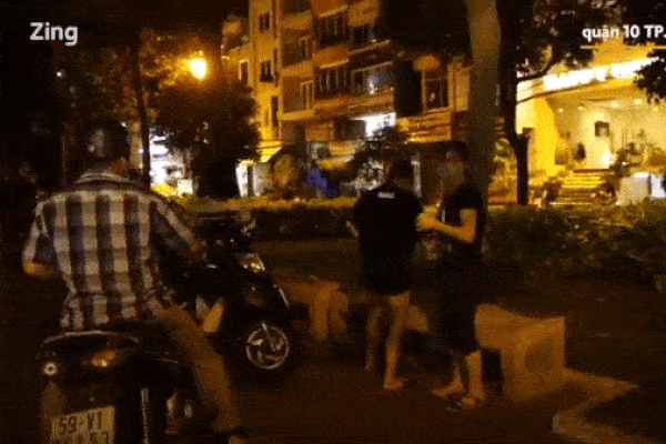 Khoảnh khắc 10 con bò sữa trong chuồng bất ngờ bị sét đánh chết-1