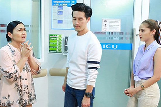 Đang ăn cơm thì một người đàn bà ăn mặc rách rưới kham khổ bước vào nhà rồi ôm chầm lấy chồng tôi, khiến tôi sửng sốt không hiểu chuyện gì nữa