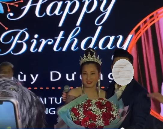 Clip Đường Nhuệ chơi lớn mời ca sĩ cát-xê gần 500 triệu hát mừng sinh nhật vợ gây sốt trở lại-1