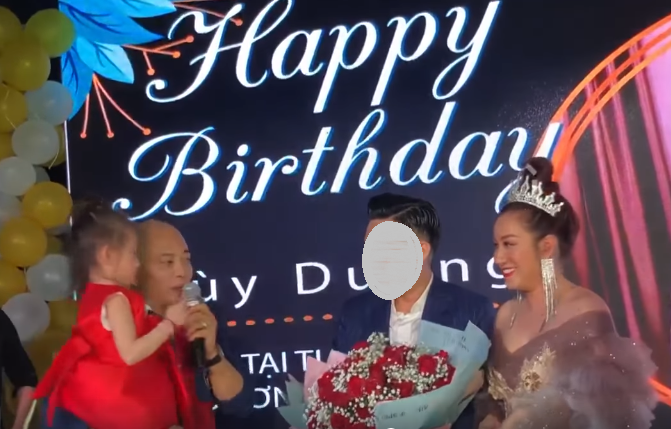 Clip Đường Nhuệ chơi lớn mời ca sĩ cát-xê gần 500 triệu hát mừng sinh nhật vợ gây sốt trở lại-2