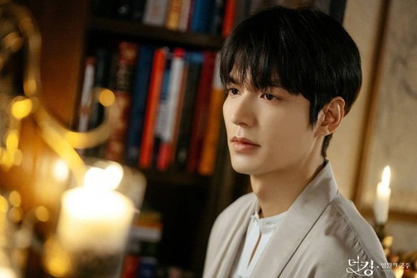 Quân Vương Bất Diệt bị chê thua xa Thế Giới Hôn Nhân, fan Lee Min Ho lập tức phản pháo: Đừng coi kẻo nghiệp quật!-8
