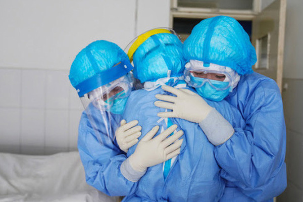 Quảng Bình: Tiến hành cách ly, xét nghiệm thiếu nữ bị ho, sốt, tức ngực sau khi trở về từ Hà Nội-2