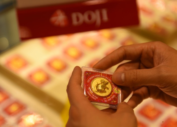 Giá vàng hôm nay 19/4: Dân lạc quan, vàng mất thế-2