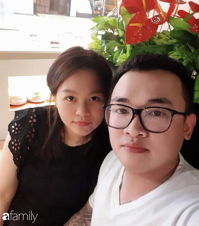 Thương vợ mang nặng đẻ đau 2 lần, ông bố trẻ Hà Nội âm thầm đi xăm vết sẹo mổ y hệt vợ để động viên bà xã-1