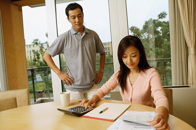 4 sai lầm trong tiêu tiền mà tới 90% các cặp vợ chồng trẻ đều mắc phải khiến tiền kiếm bao nhiêu vẫn rỗng ví và 3 cách khắc phục-5