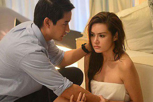Điện phòng ngủ vừa tắt thì tôi ôm váy tháo chạy, người chồng lý tưởng bỗng trở nên đáng sợ khi phũ phàng đề nghị 1 điều-2