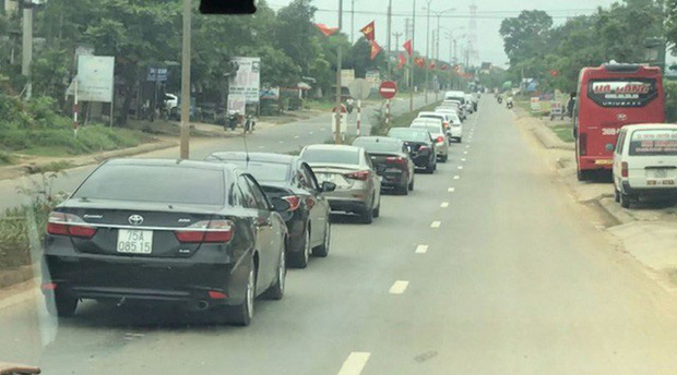 Kỷ luật Phó giám đốc bệnh viện rình rang rước dâu cho con giữa đại dịch COVID-19-1