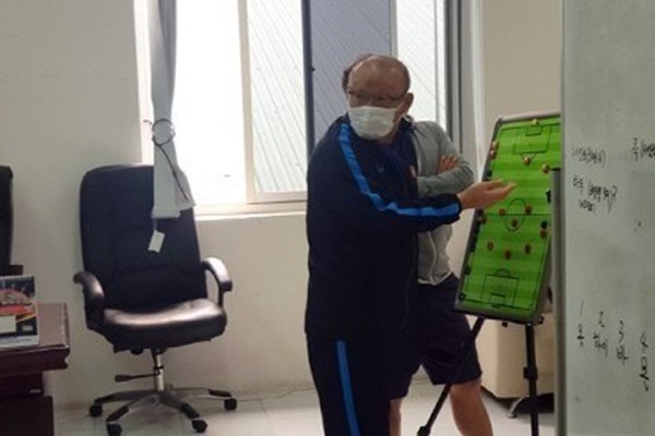 Tuyển Việt Nam và ván cờ... trên giấy của thầy Park-3