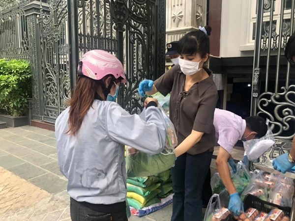 Ca sĩ nhà trăm tỷ rớt nước mắt những ngày cách ly 4 con-1