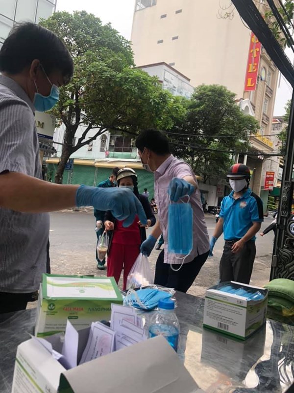 Ca sĩ nhà trăm tỷ rớt nước mắt những ngày cách ly 4 con-3