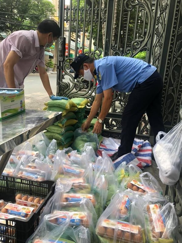 Ca sĩ nhà trăm tỷ rớt nước mắt những ngày cách ly 4 con-4