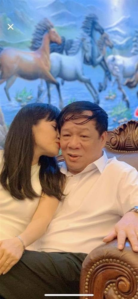 Ca sĩ nhà trăm tỷ rớt nước mắt những ngày cách ly 4 con-6