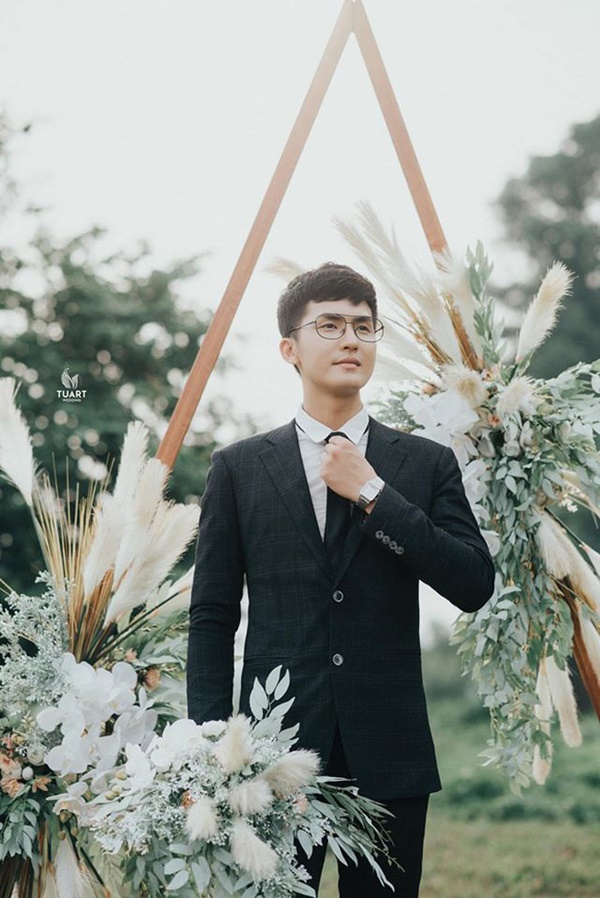 Giảng bài cáu gắt trên livestream, thầy giáo vẫn hút tim rần rần nhờ vẻ ngoài soái ca cực phẩm, đến cái tên cũng siêu lạ-3