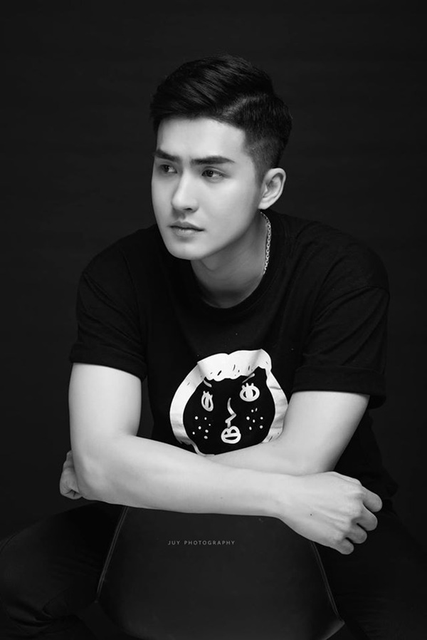 Giảng bài cáu gắt trên livestream, thầy giáo vẫn hút tim rần rần nhờ vẻ ngoài soái ca cực phẩm, đến cái tên cũng siêu lạ-5