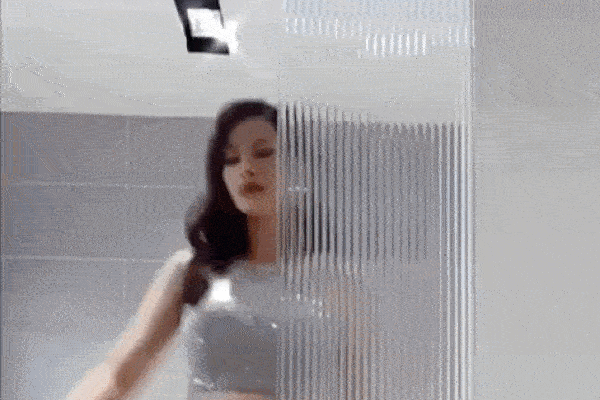 Đông Nhi lên đồ lộng lẫy chỉ để đi.. đổ rác, nhưng dân tình chỉ dán mắt vào màn khoe eo giữa đồn đoán mang thai-1