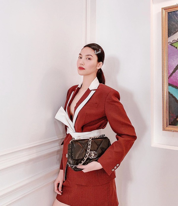 Kẹp tóc Chanel 26 triệu loạt mỹ nhân Hàn Việt ai diện cũng sang, riêng Phượng Chanel lại sến khó tả-4