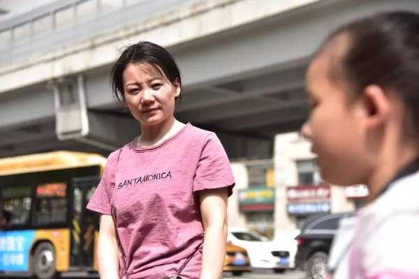 Con gái bị mù, bà mẹ nghèo âm thầm làm 1 việc suốt 5 năm khiến ai nấy bật khóc vì tình mẫu tử cao cả-2