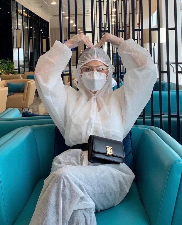 Chi Pu kể tường tận chuyến bay Hà Nội - TP.HCM thời Covid: Mất thêm gần 4 tiếng ở sân bay, phải kiểm tra và xét nghiệm đủ thứ nhưng vô cùng yên tâm!-11