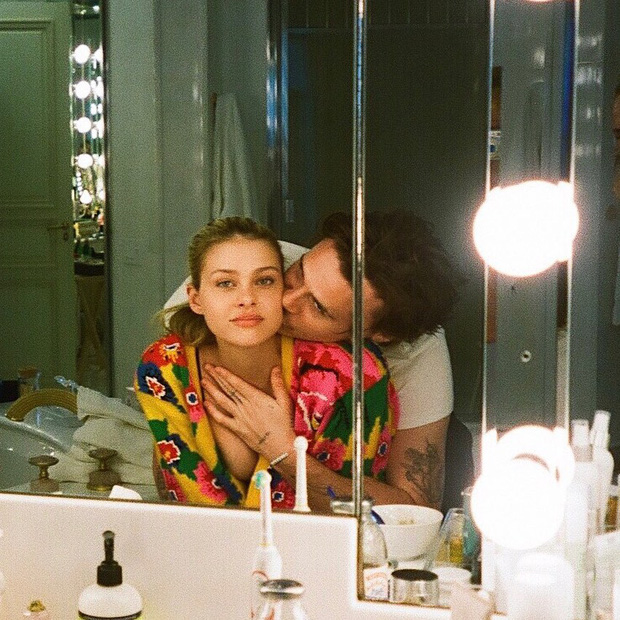 Vẫn biết cậu cả nhà Beckham quấn ái nữ tỷ phú, nhưng ai ngờ lại mùi mẫn thế này: Bàn tay hư hỏng khiến fan dậy sóng!-1