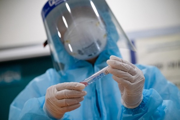 TP.HCM: Nam du học sinh Pháp dương tính trở lại đeo khẩu trang khi đi cửa hàng tiện lợi, không tiếp xúc với người trong chung cư-4