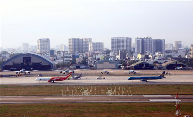 Vì sao giá vé máy bay bất ngờ tăng cao?-1