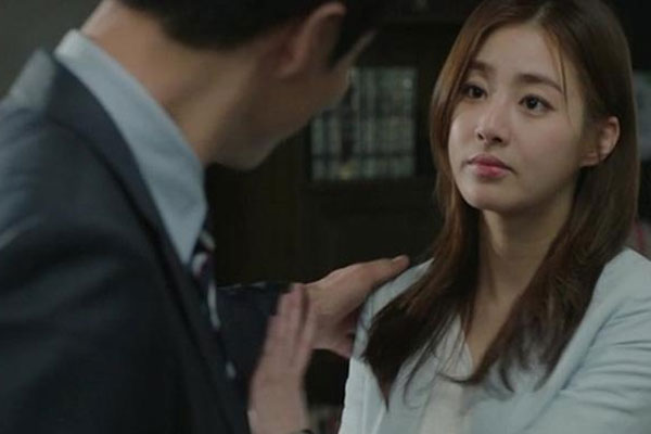 Đến chơi nhà không thấy mẹ người yêu đâu, tôi hỏi thì anh chỉ ra một túp lều ngoài vườn và bị ngăn lại gần ngay sau đó-3