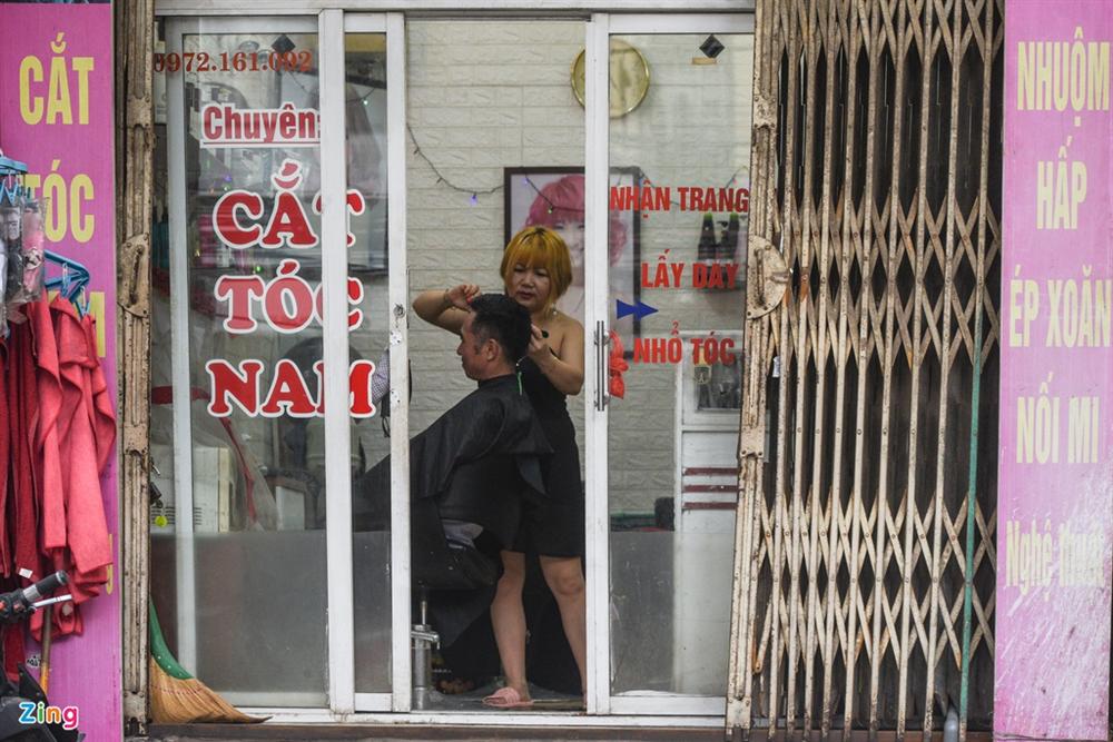 Hàng quán công khai hoạt động trong thời gian cách ly xã hội-2