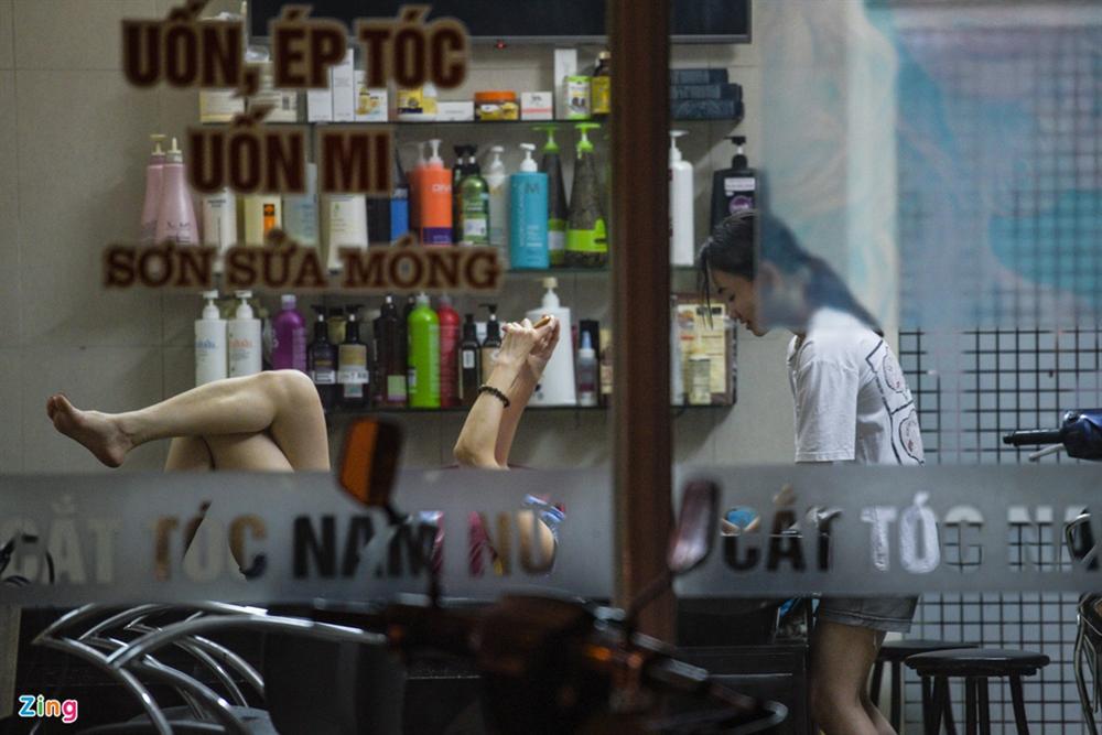 Hàng quán công khai hoạt động trong thời gian cách ly xã hội-7