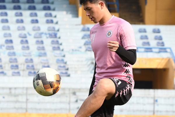 Sau Quang Hải, Tiến Dũng, tới lượt Đình Trọng gia nhập hội xe sang Mercedes-4