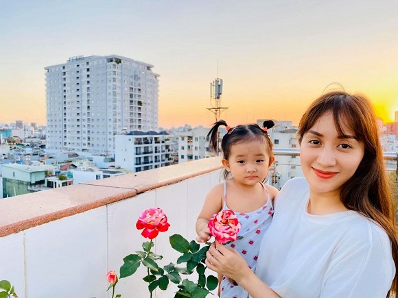 Khu vườn nhỏ trên sân thượng của vợ chồng Khánh Thi - Phan Hiển: Một m2 có thể chụp cả chục ảnh sống ảo-6