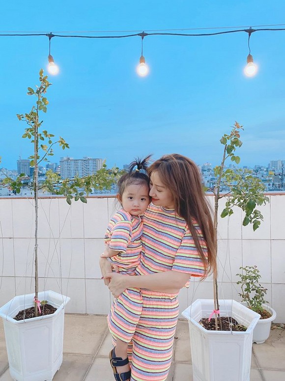 Khu vườn nhỏ trên sân thượng của vợ chồng Khánh Thi - Phan Hiển: Một m2 có thể chụp cả chục ảnh sống ảo-12