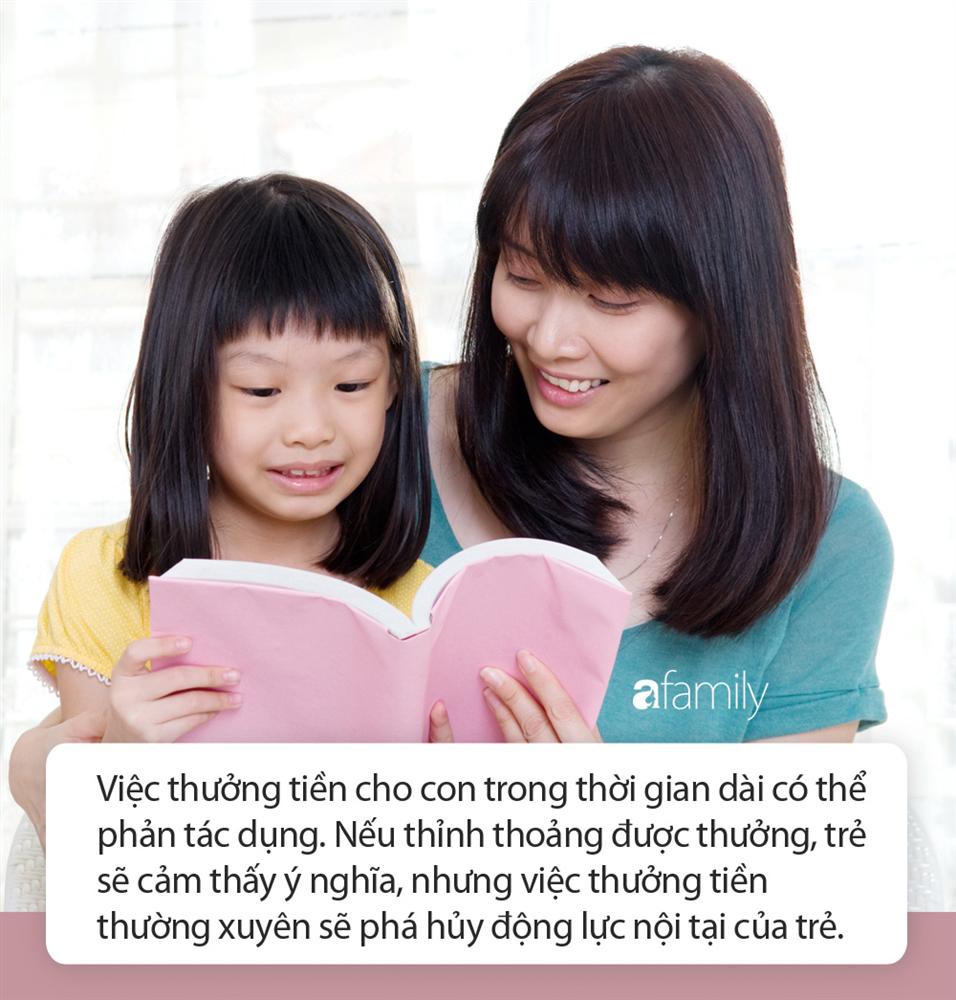 Bố hỏi vì sao điểm thi lại thấp hơn mọi khi, cậu bé bình thản giải thích khiến bố ngớ người vì bé tí đã học cách kiếm tiền-1