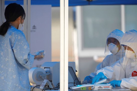 Hàn Quốc trục xuất 6 người Việt Nam vi phạm quy định cách ly phòng chống dịch Covid-19