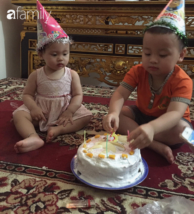 Hí hửng được dì làm bánh sinh nhật, bé 3 tuổi bê chiếc bánh mà chán không muốn nhìn, dân mạng xem ảnh thì cười ốm người-6