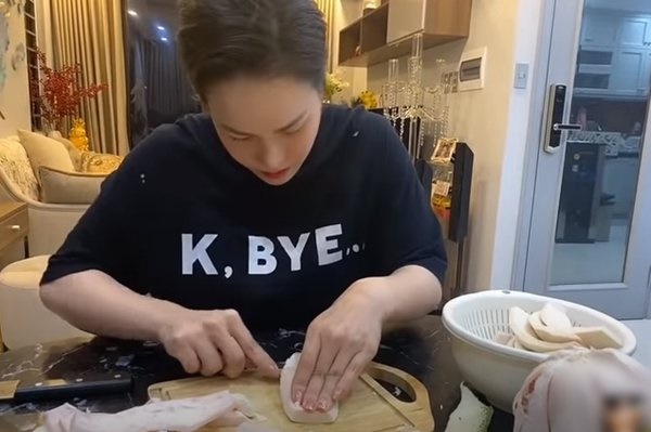 Nhật Kim Anh ra tay làm 2 món ăn chơi ngon miệng, fan khen: Đã đẹp lại giỏi đa chiều-9