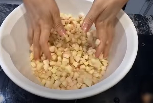 Nhật Kim Anh ra tay làm 2 món ăn chơi ngon miệng, fan khen: Đã đẹp lại giỏi đa chiều-10