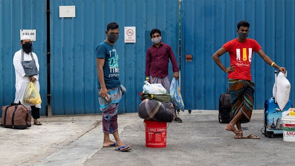 Covid-19 đánh trúng mắt xích yếu nhất, ca nhiễm tăng vọt ở Singapore-1