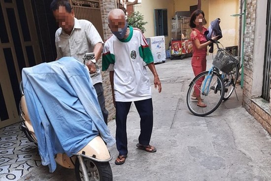 Bất ngờ hoàn cảnh cụ ông 74 tuổi ăn xin có 5 CMND và 7 CCCD