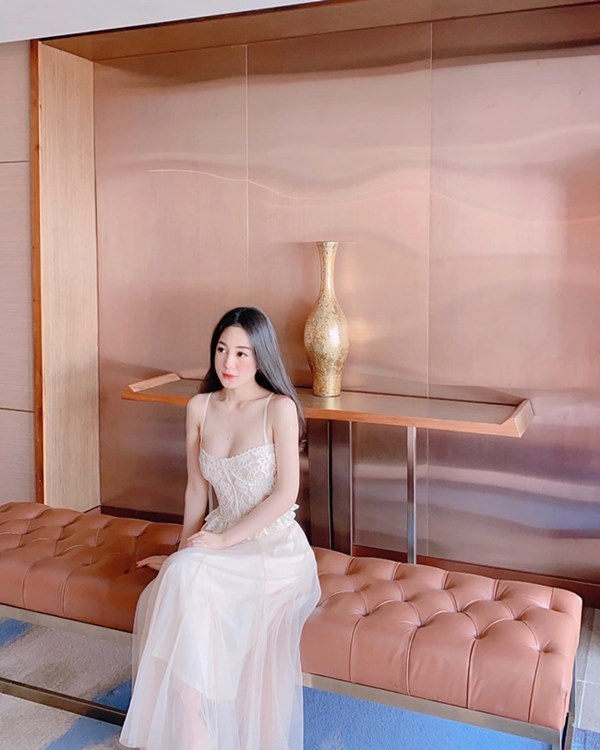 Những nữ tiếp viên hàng không Việt nổi tiếng vì mặt xinh, thân hình gợi cảm-2