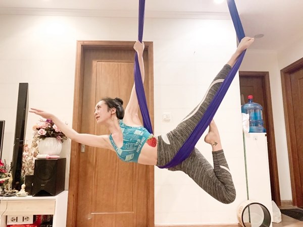 Những nữ tiếp viên hàng không Việt nổi tiếng vì mặt xinh, thân hình gợi cảm-5