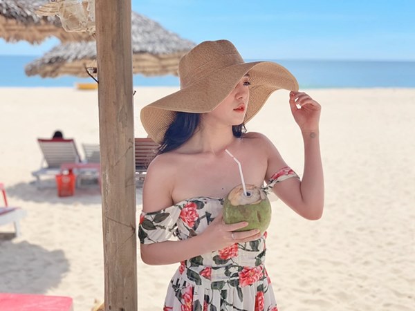 Những nữ tiếp viên hàng không Việt nổi tiếng vì mặt xinh, thân hình gợi cảm-6