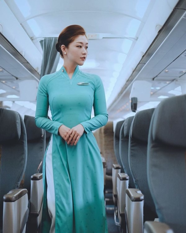 Những nữ tiếp viên hàng không Việt nổi tiếng vì mặt xinh, thân hình gợi cảm-7
