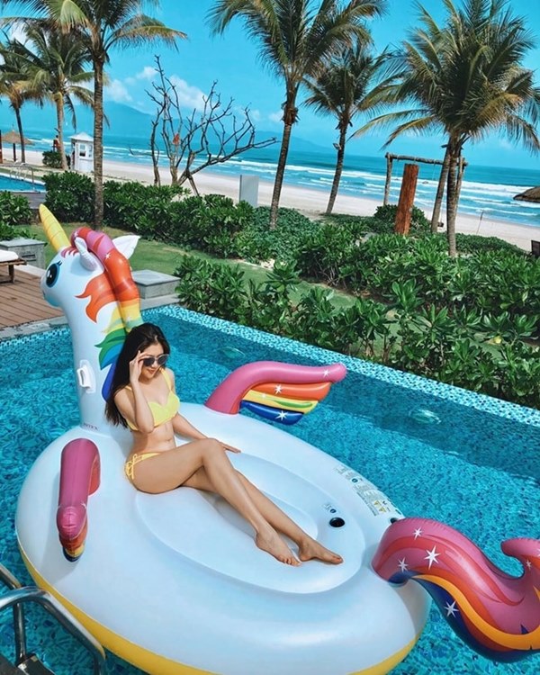 Những nữ tiếp viên hàng không Việt nổi tiếng vì mặt xinh, thân hình gợi cảm-10